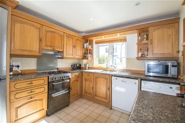 Property photo 2 of 8 Kitchen