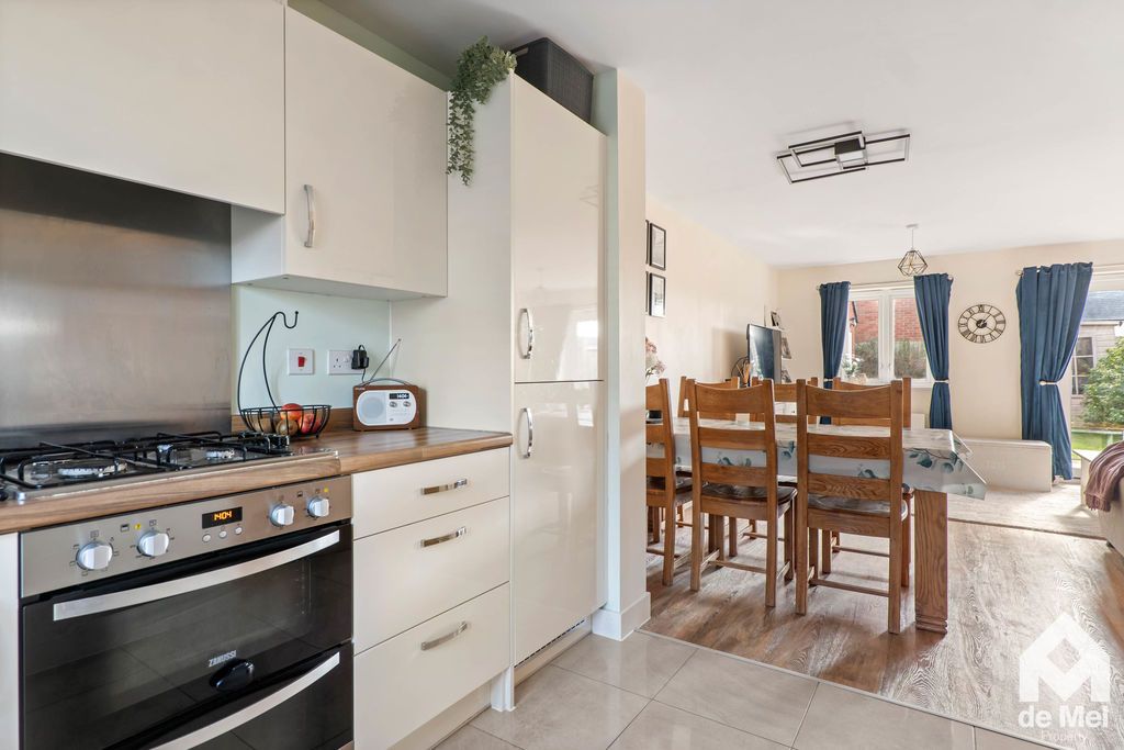 Property photo 3 of 16 Photo 9