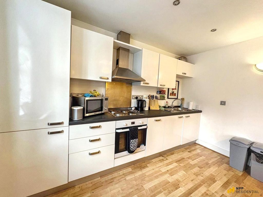 Property photo 3 of 15 Kitchen