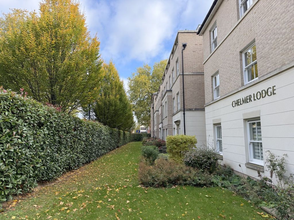 Property photo 2 of 26