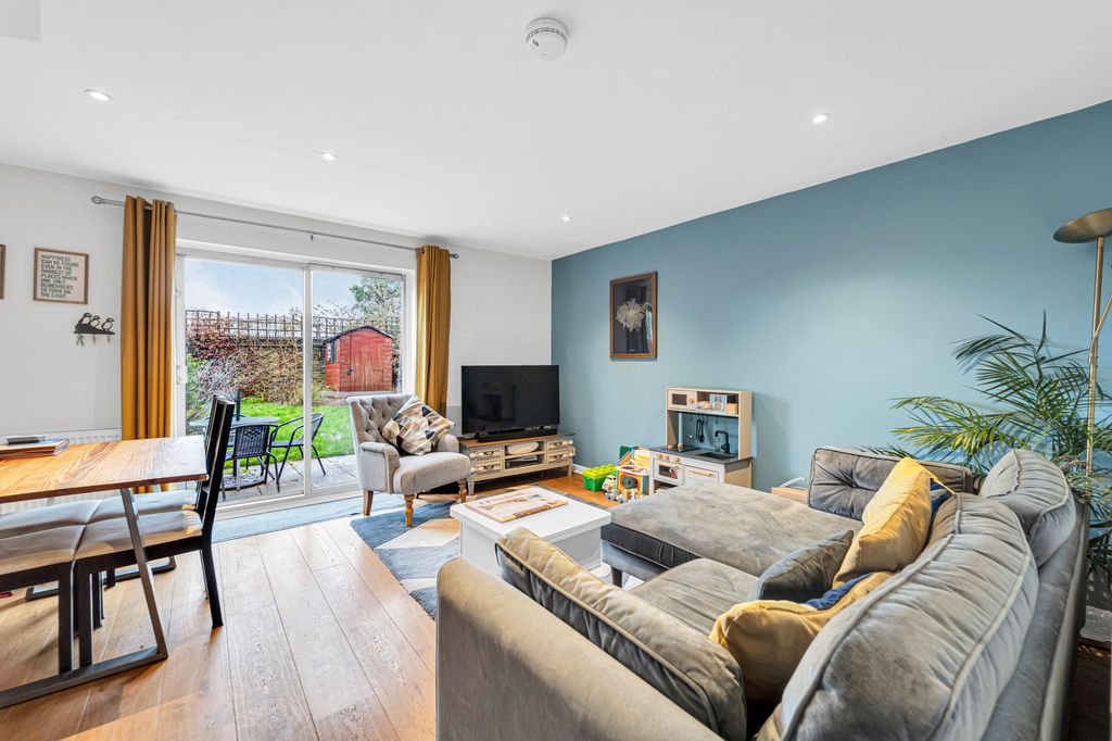 Property photo 2 of 12