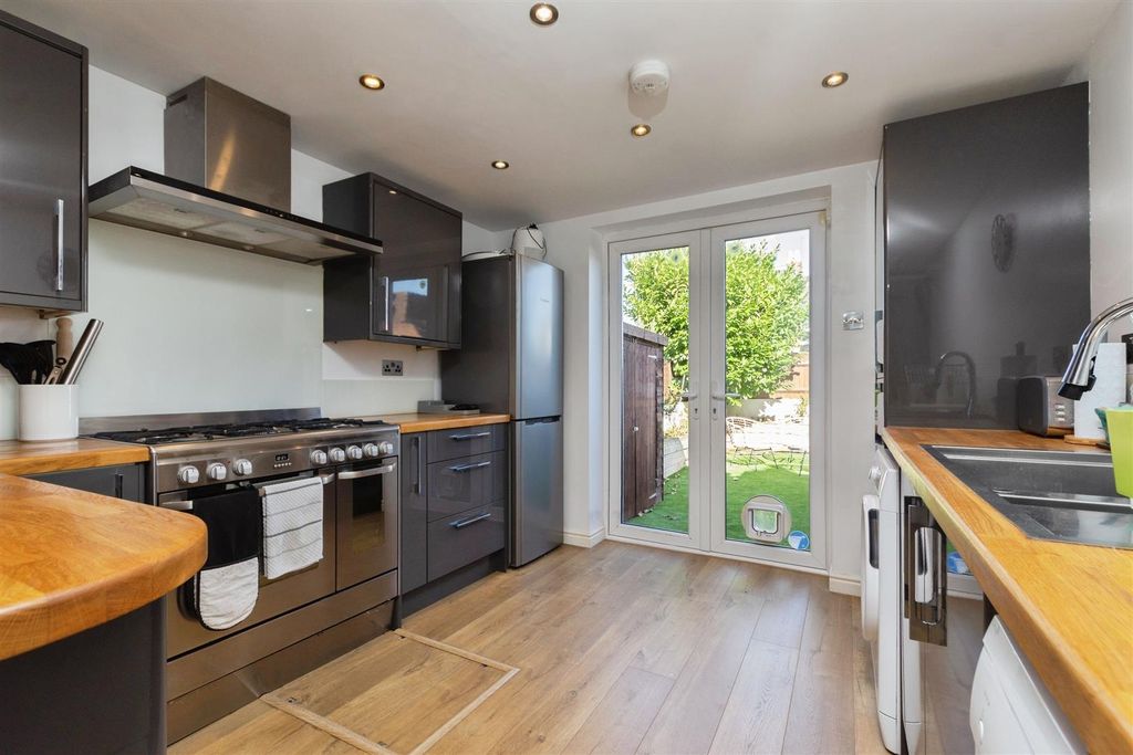 Property photo 3 of 17 Stanley Road