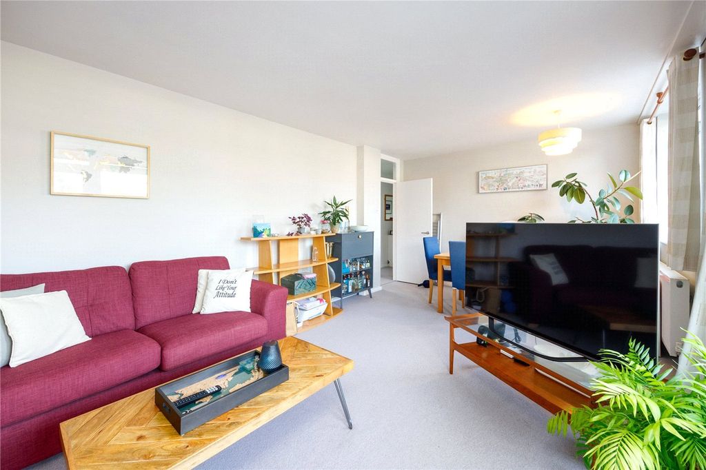 Property photo 2 of 7 Picture No. 11