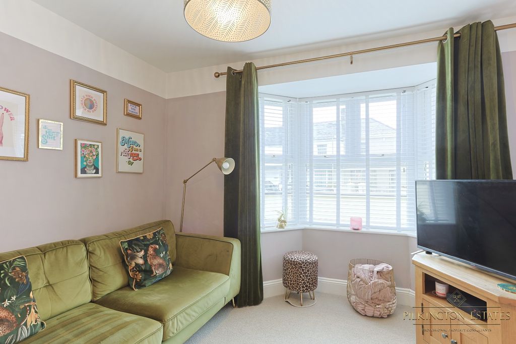 Property photo 3 of 13 4501875