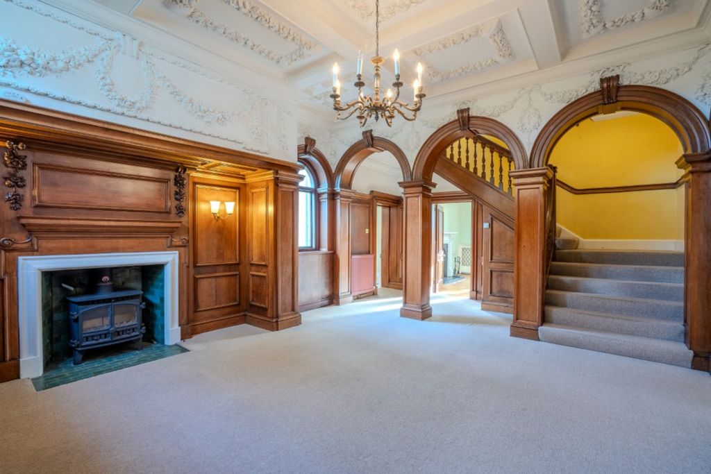 Property photo 2 of 26