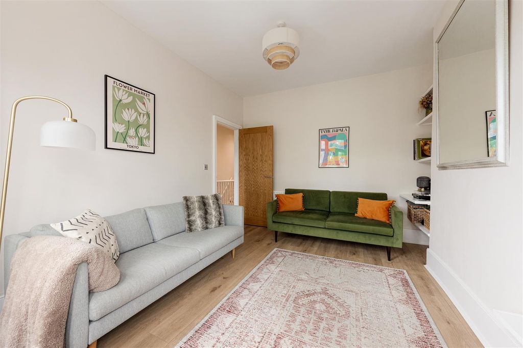 Property photo 3 of 20 Howard Road, E17