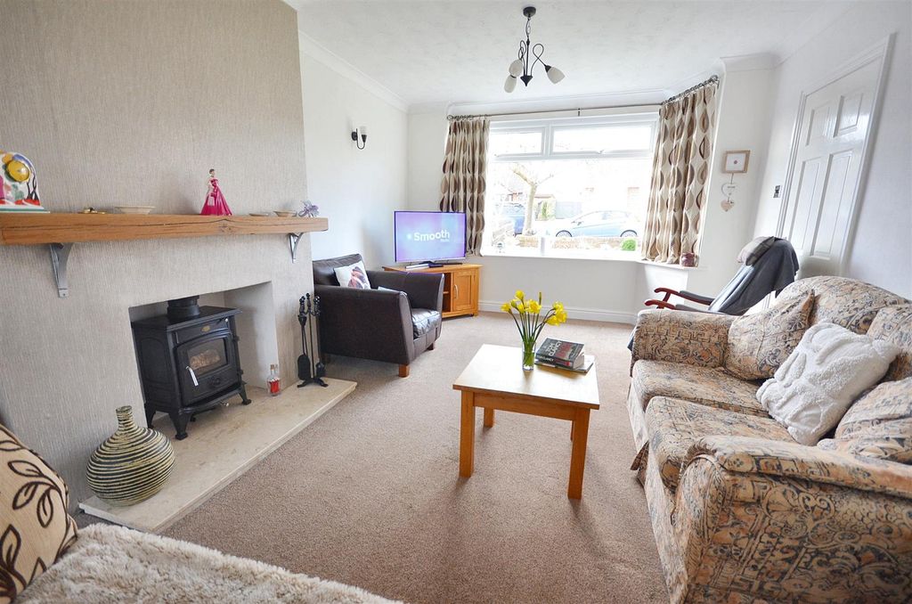 Property photo 3 of 15 Open Plan Lounge / Dining Room