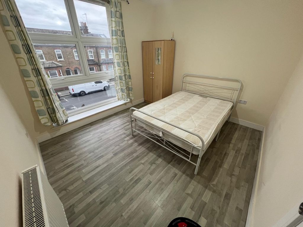 Property photo 1 of 3