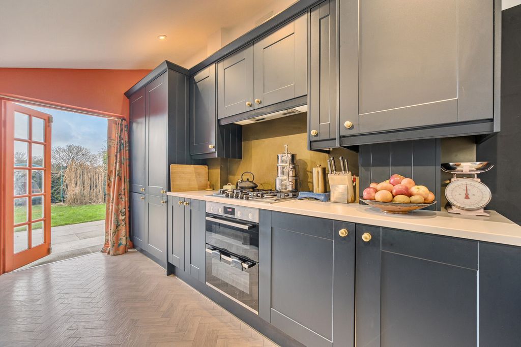 Property photo 2 of 29 Kitchen