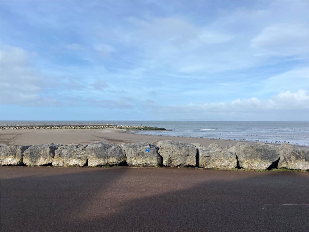 Property photo 2 of 12 Sea View