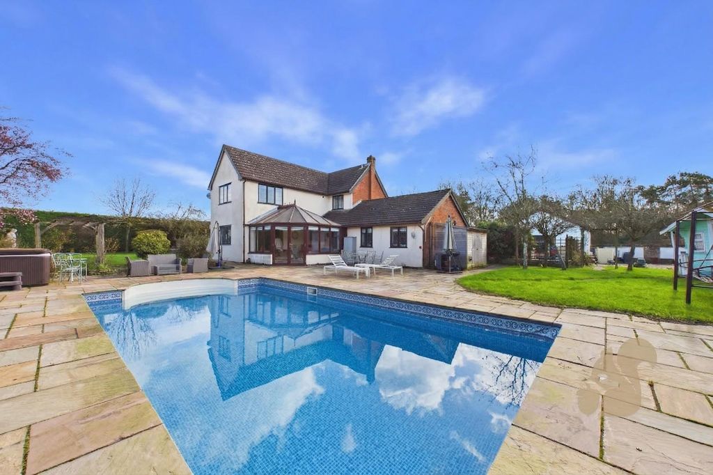 Property photo 3 of 27 Garden