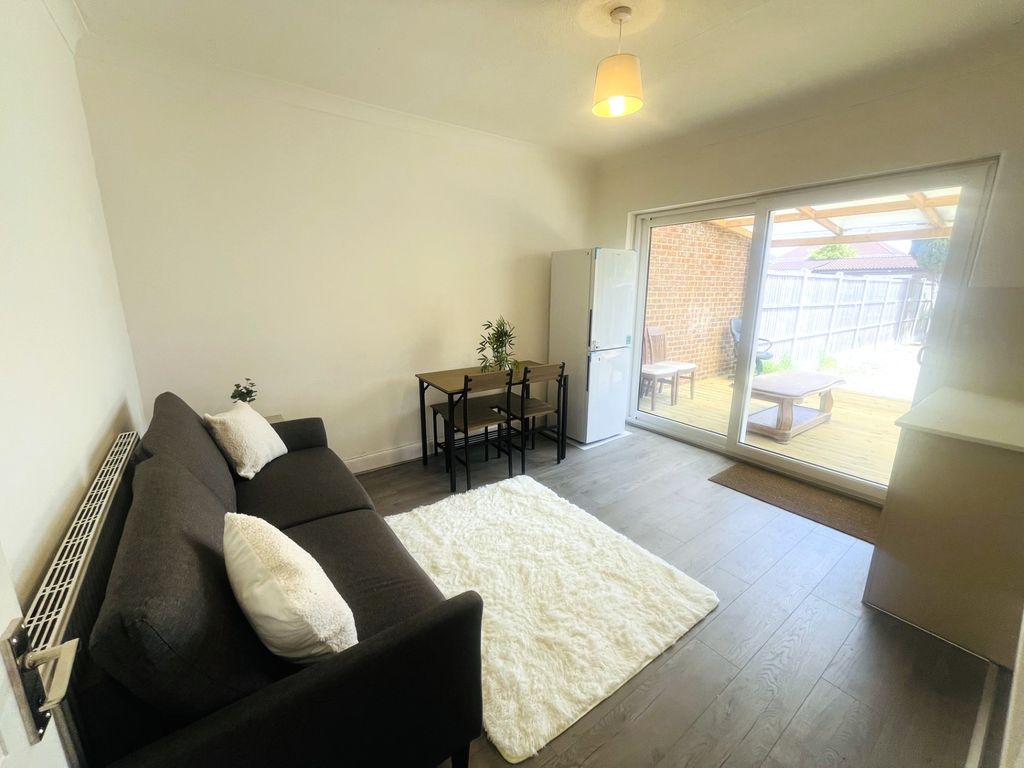 Property photo 1 of 2
