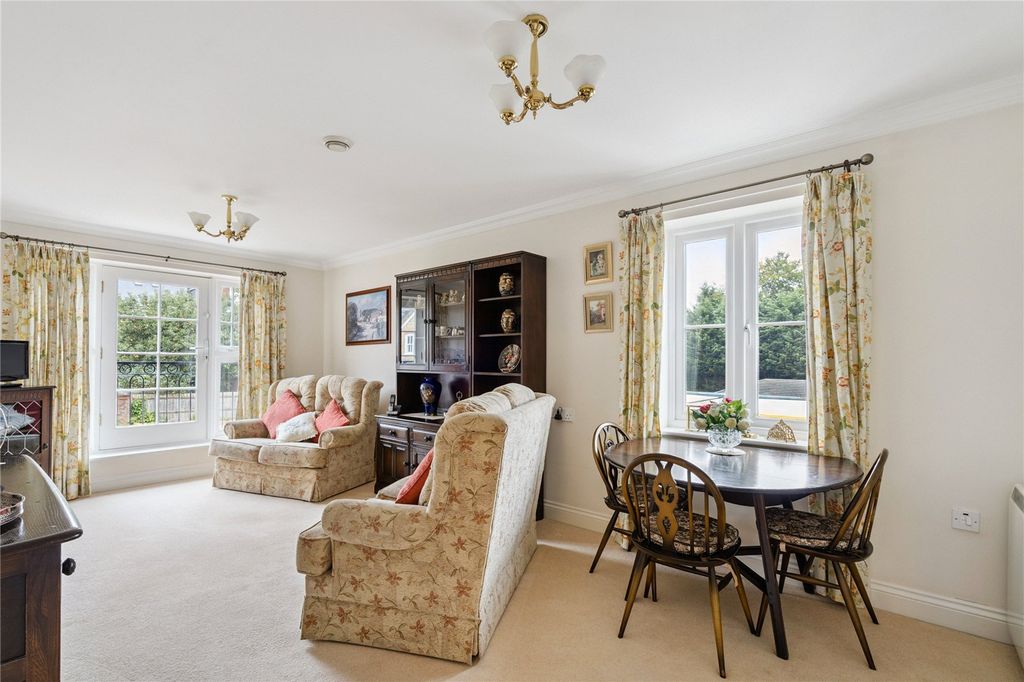 Property photo 3 of 19 Sitting Room