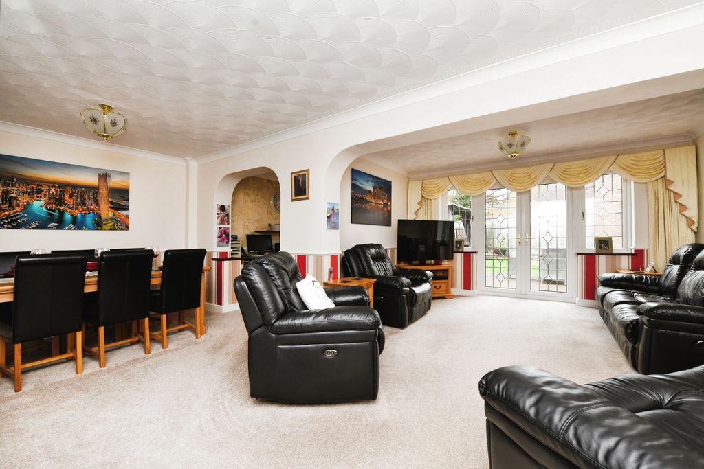 Property photo 2 of 18 Interior