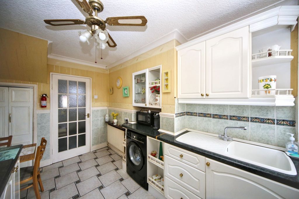 Property photo 3 of 24