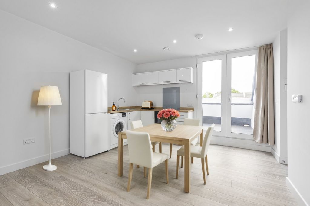 Property photo 3 of 7 Picture No. 06