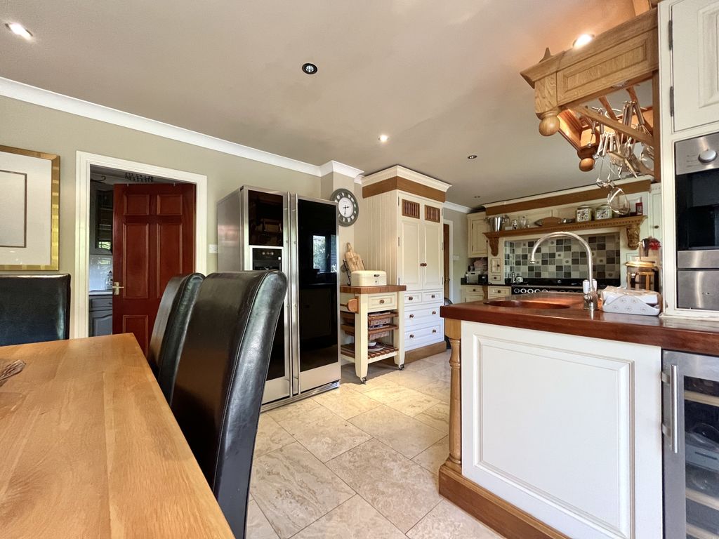 Property photo 3 of 28
