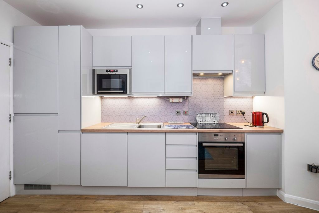 Property photo 3 of 20 Pbox-Img.Jpg