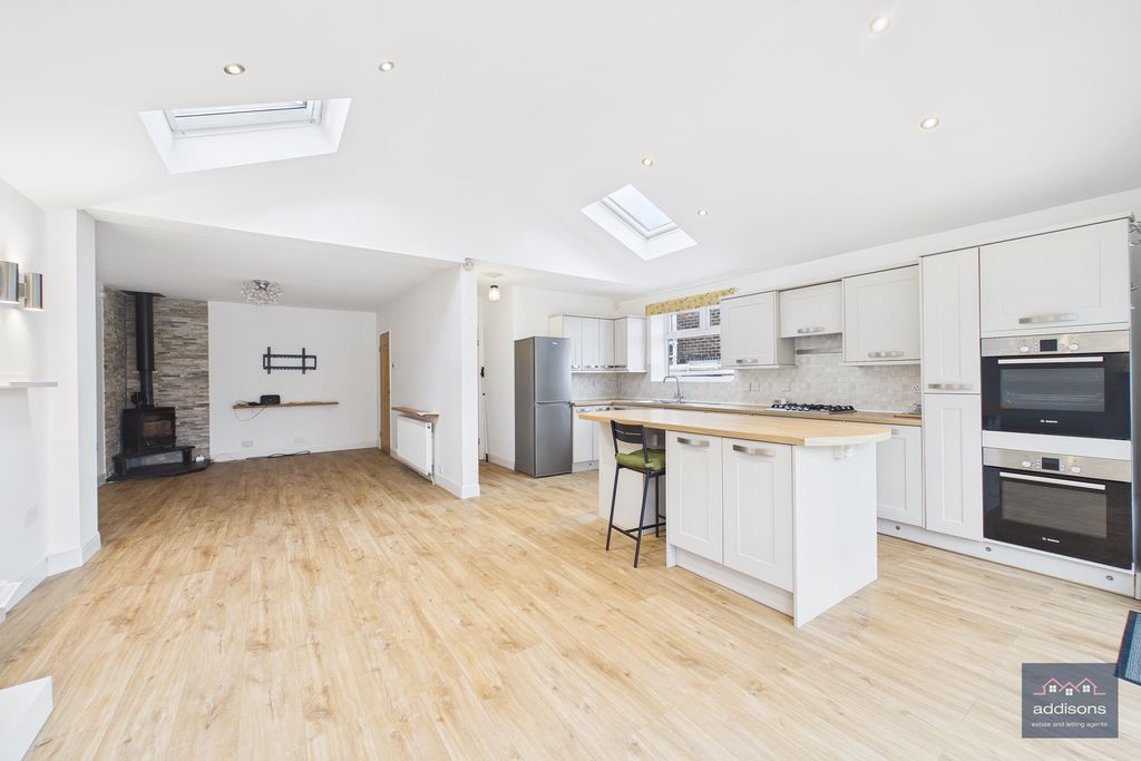 Property photo 2 of 14 Photo 16