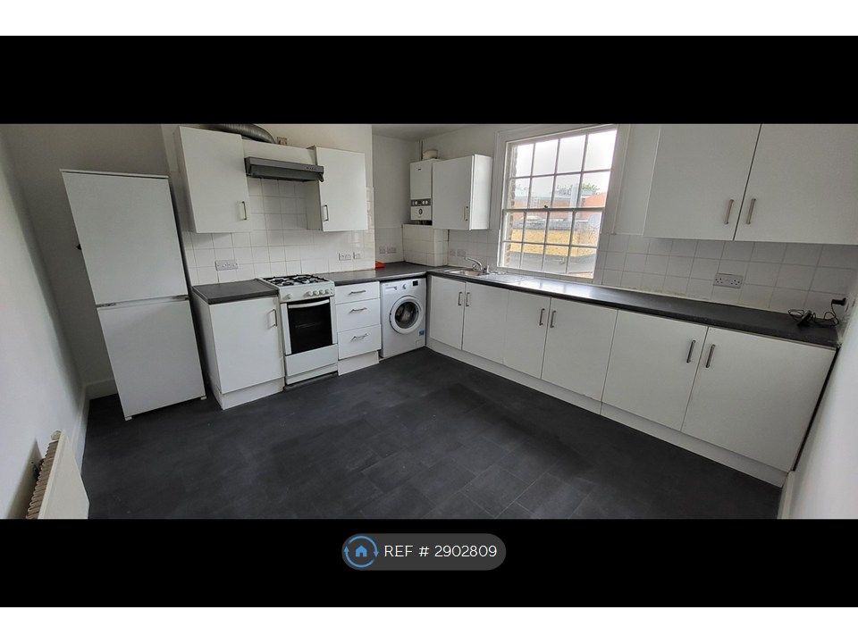 Property photo 2 of 5 Bright Kitchen