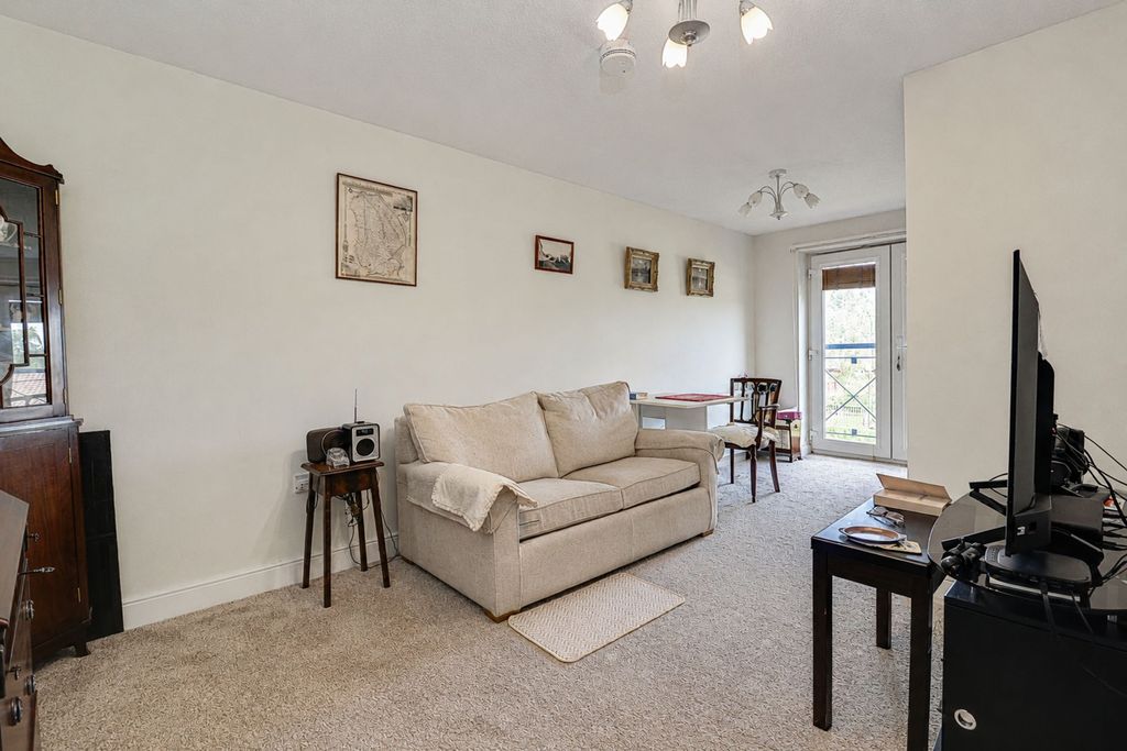 Property photo 2 of 9