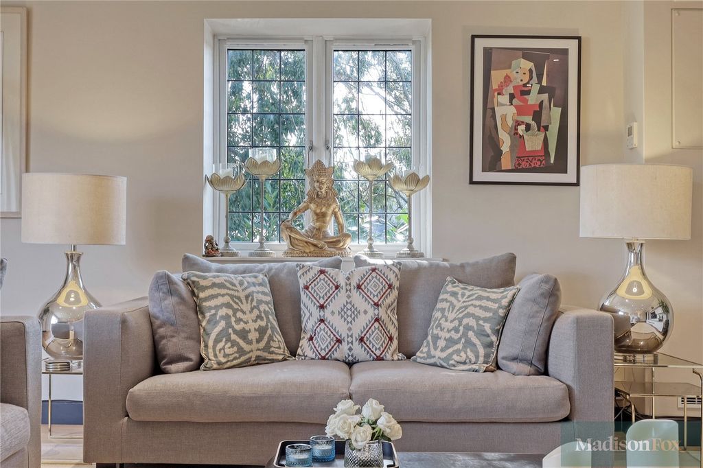 Additional image 10 of 3 bed flat for saleHigh Road, Chigwell, Essex IG7