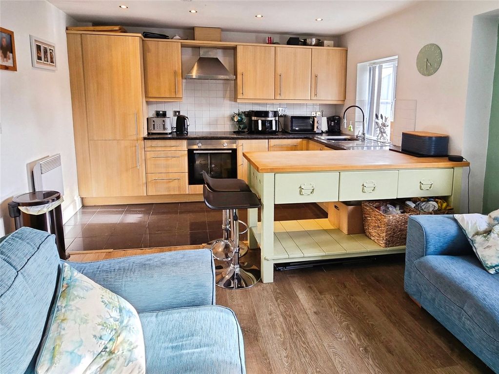 Property photo 1 of 14 Living Room/ Kitchen