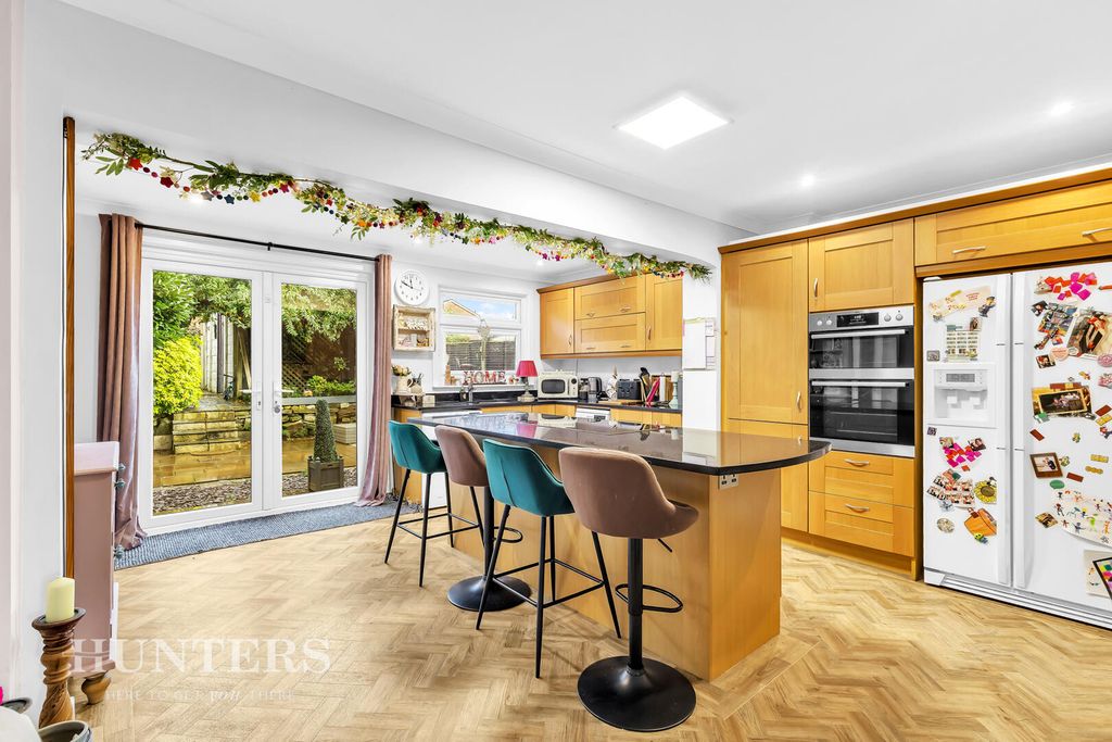 Property photo 2 of 21 Kitchen