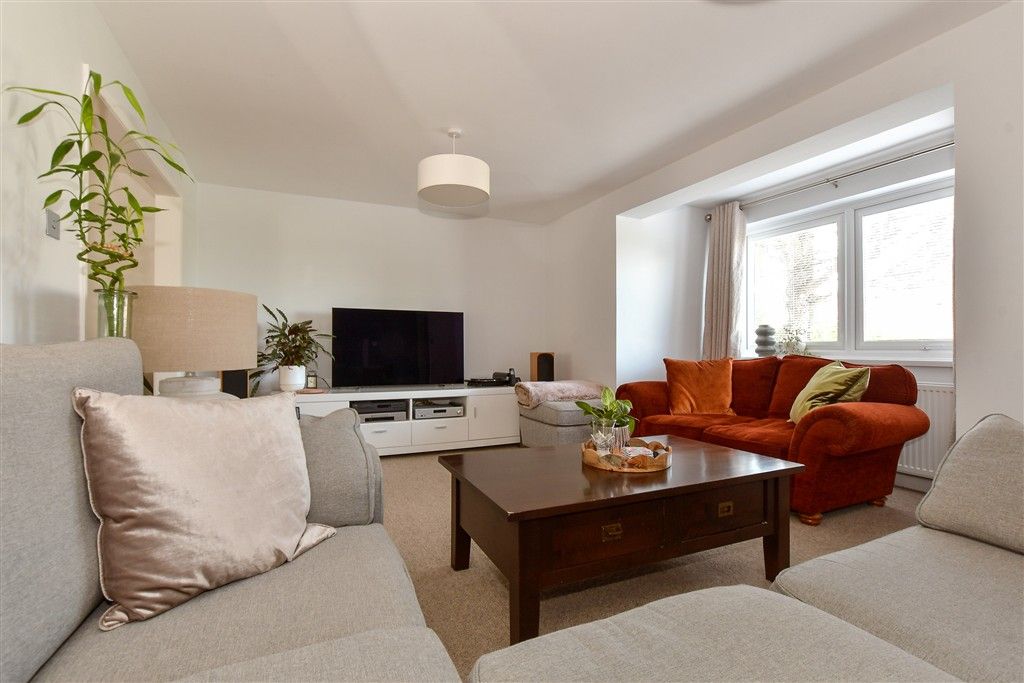 Property photo 3 of 14 Lounge