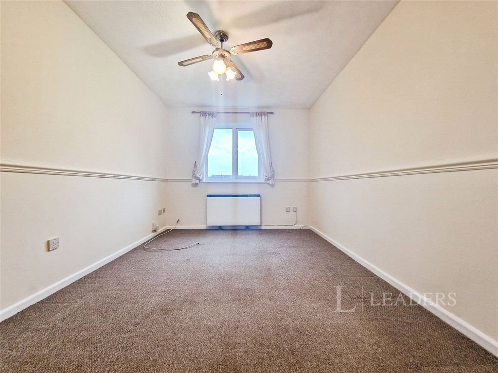 Property photo 2 of 6 Lounge