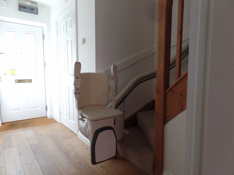 Property photo 2 of 10 Hallway