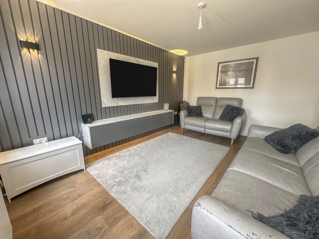 Property photo 2 of 22 Lounge