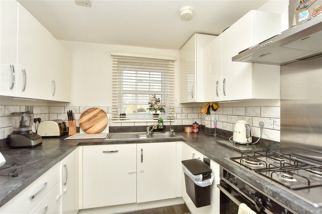 Property photo 3 of 11 Kitchen