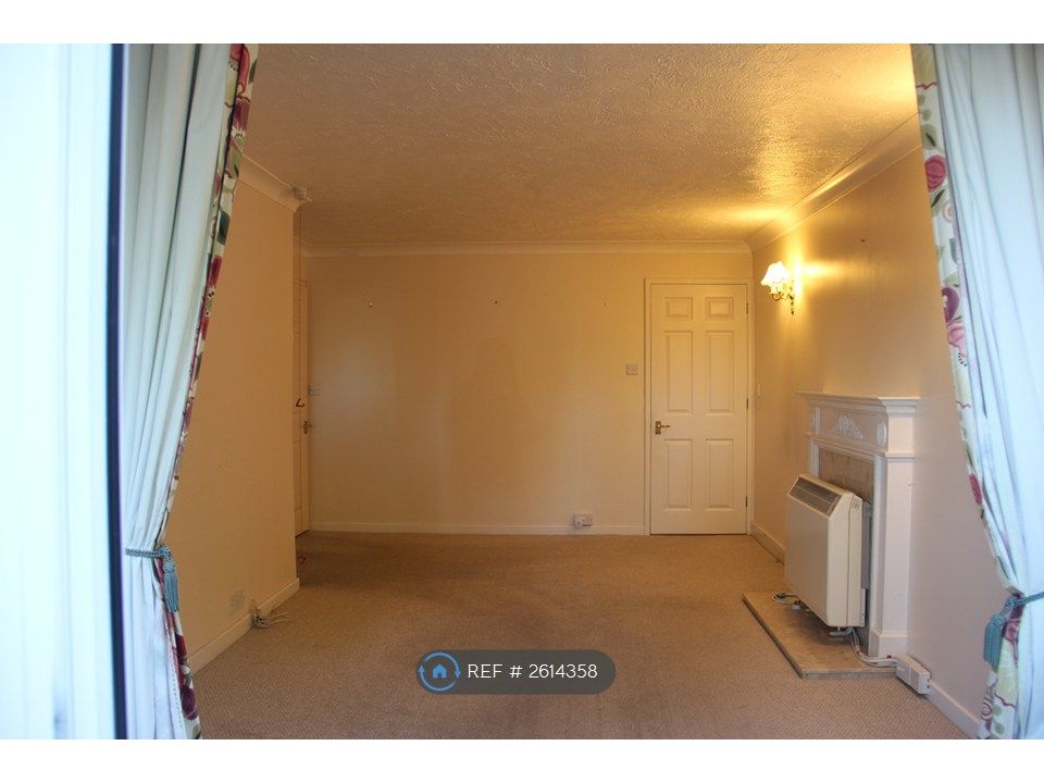 Property photo 3 of 22 Living Room