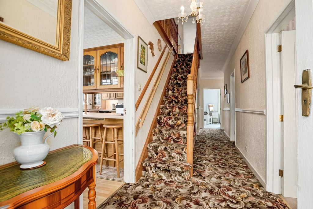 Property photo 3 of 35 Pbox-Img.Jpg