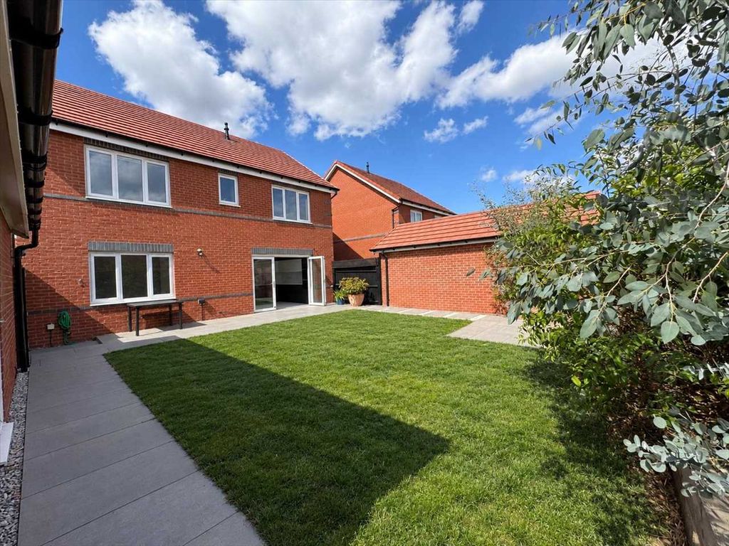 Property photo 2 of 32