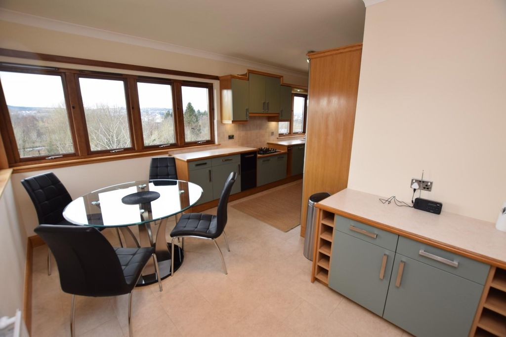 Property photo 2 of 25