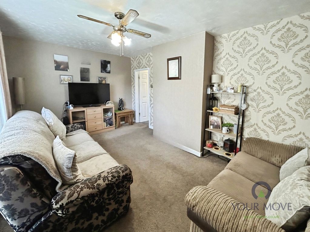 Property photo 2 of 13 Lounge