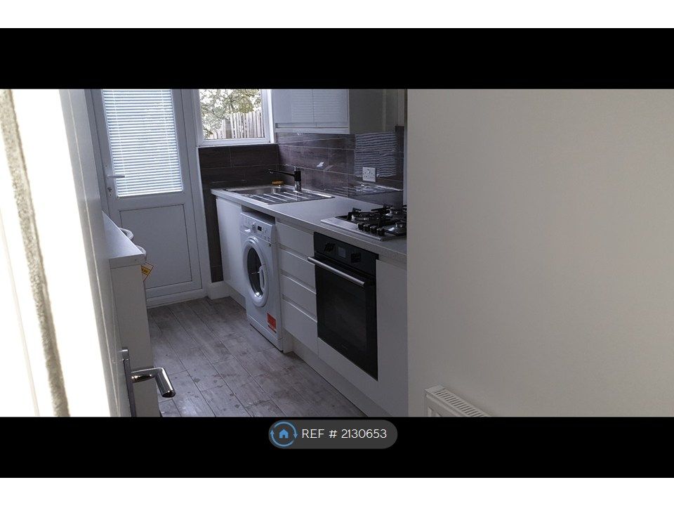 Property photo 2 of 6 Kitchen