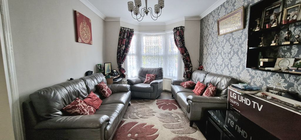 Property photo 3 of 18 Image