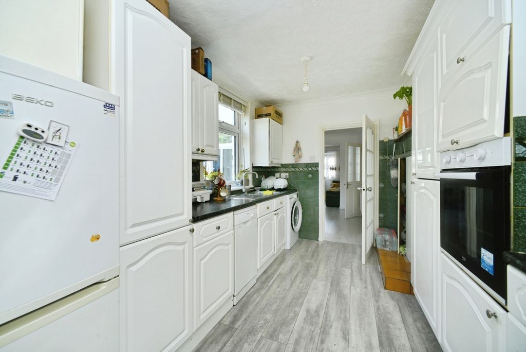 Property photo 2 of 17 Kitchen