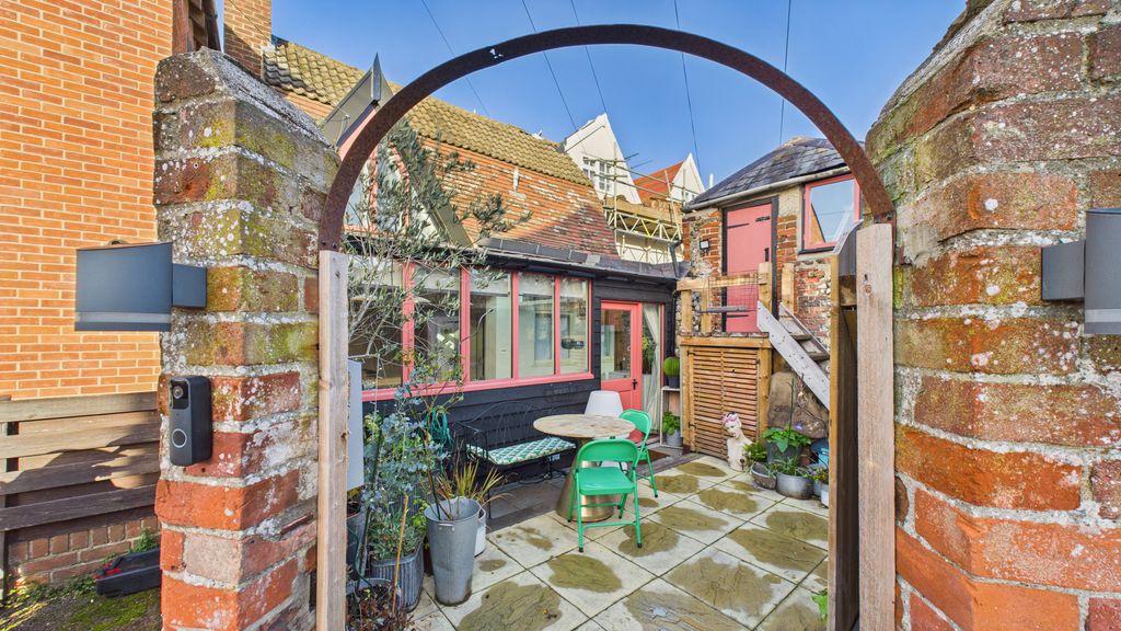 Property photo 1 of 9