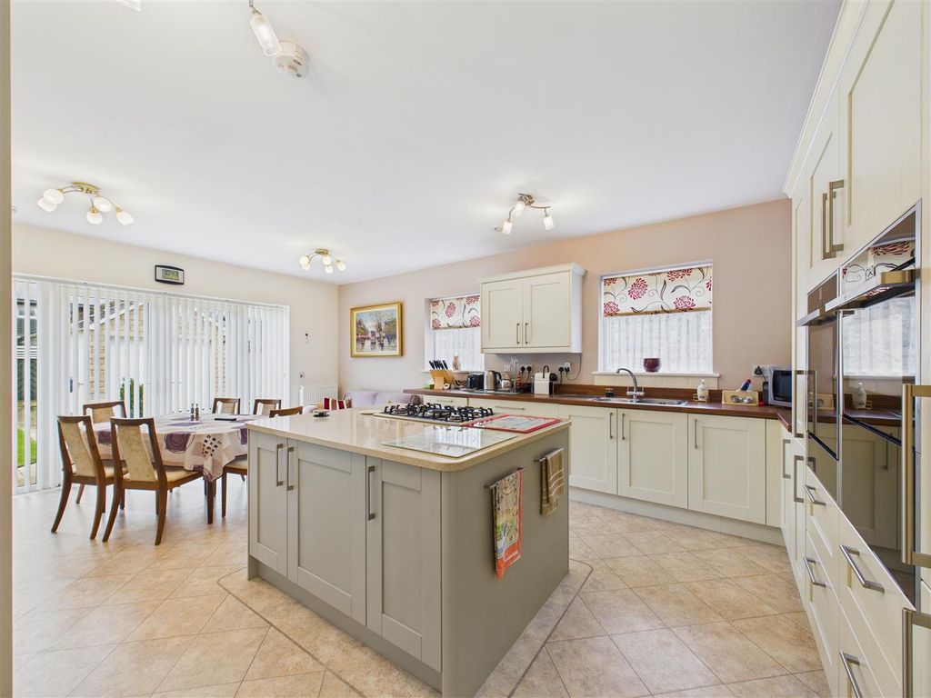 Property photo 2 of 22 Living Kitchen