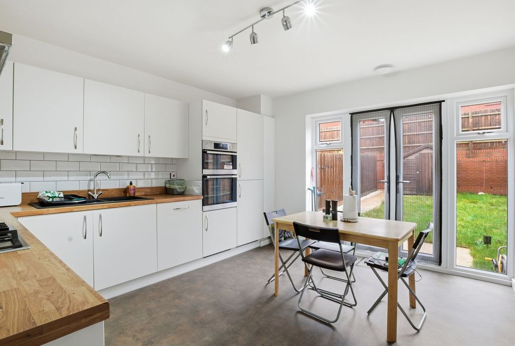 Property photo 3 of 21