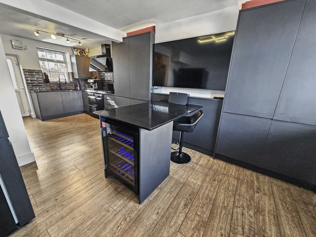 Property photo 2 of 16 Kitchen Diner