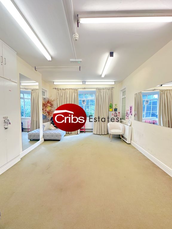 Property photo 1 of 9 Double Room To Rent In Kingston ( Couple )