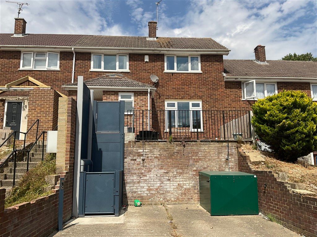Property photo 1 of 8 Front