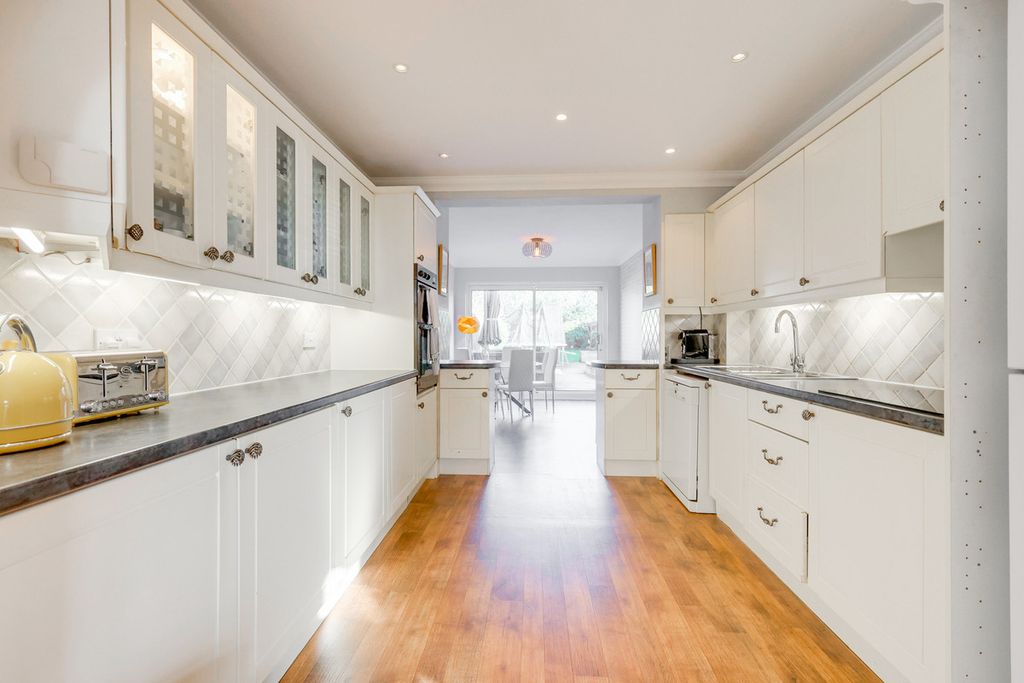 Property photo 3 of 27