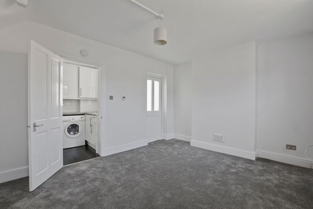 Property photo 3 of 8 7B142Bfd-7B11-4c69-86Ef-B6d6E2725d50Gcham - 1 Woodside Cottages - Reception 3 - Original (3).Jpg