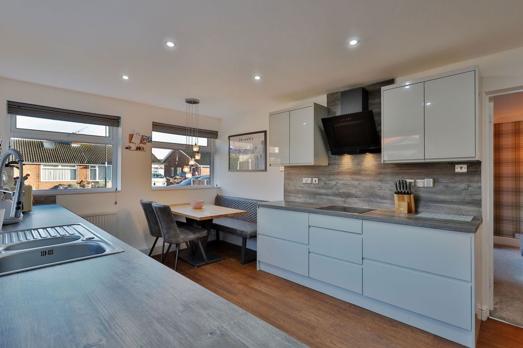 Property photo 2 of 23